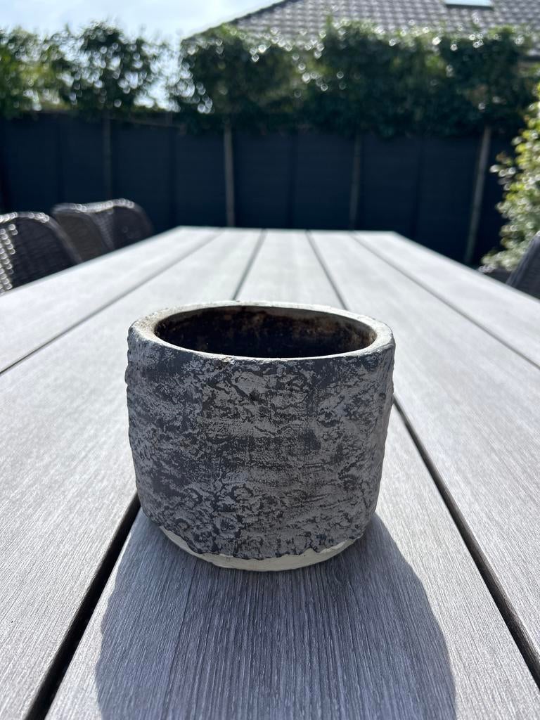 Stijlvolle Bloempot 14 cm - Grijs/Zwart met textuur, Tuin en Terras, Ophalen, Overige materialen, Gebruikt, Rond