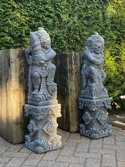 Set Balinese Poortwachters met zuilen., Tuin en Terras, Tuinbeelden, Ophalen, Nieuw, Beton, Overige typen