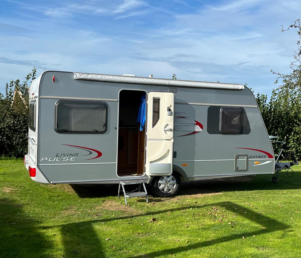 Eriba nova 465 Hymer Living Pulse, Caravans en Kamperen, Schokbreker, Omvormbare zithoek, Particulier, 4 tot 5 meter