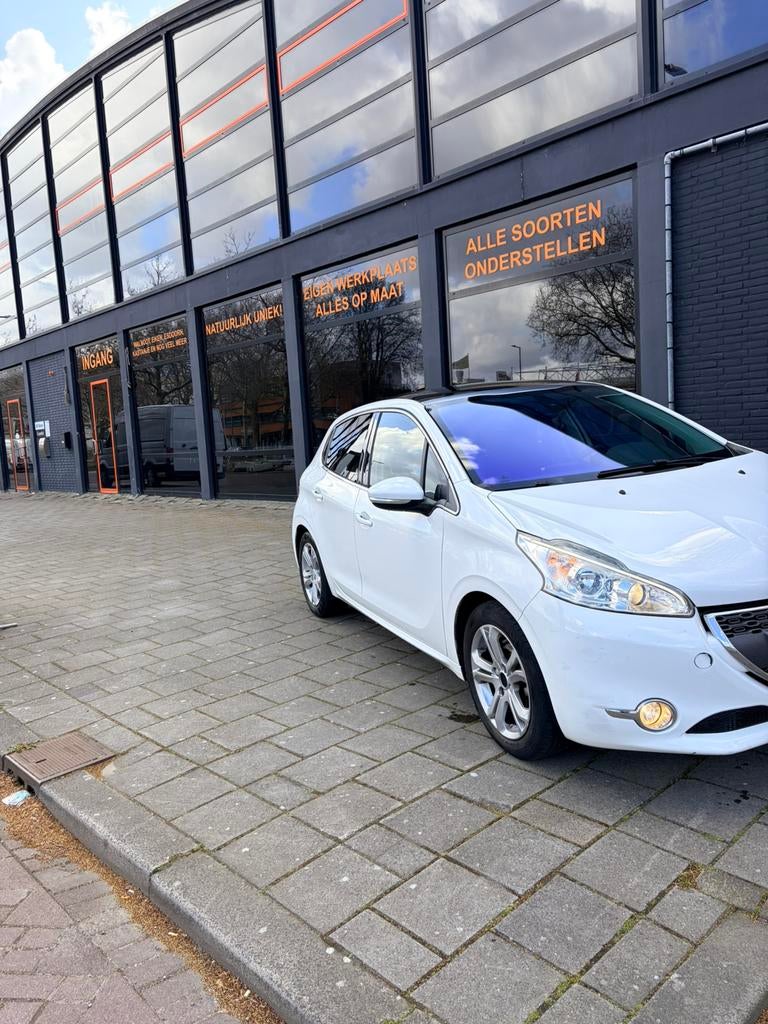Peugeot 208 1.2 VTI 60KW/82PK 5-D 2012 Wit, Auto-onderdelen, Ophalen, Achter, Peugeot, Bumper