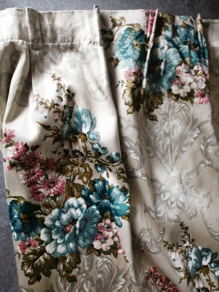 Prachtig gordijn overgordijn bloemen 200 220, Huis en Inrichting, Stoffering | Gordijnen en Lamellen, 200 cm of meer, Ophalen of Verzenden