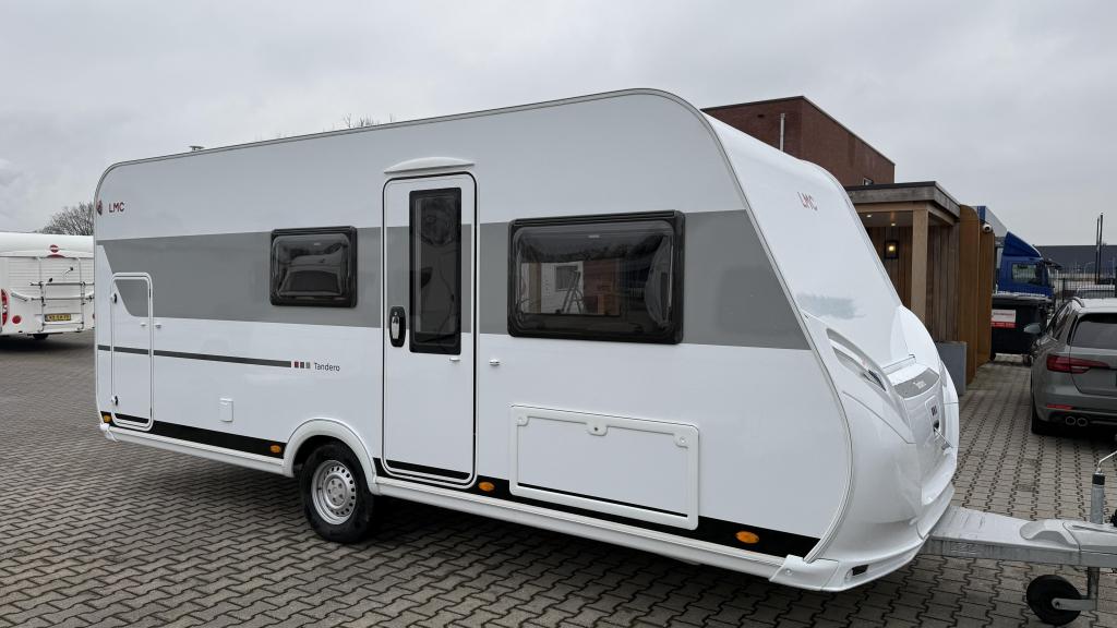 LMC Tandero 500 K bouwjaar 2023 (NIEUW EN ONGEBRUIKT!), Caravans en Kamperen, Caravans, Schokbreker, Standaardzit, Dwarsbed, Bedrijf