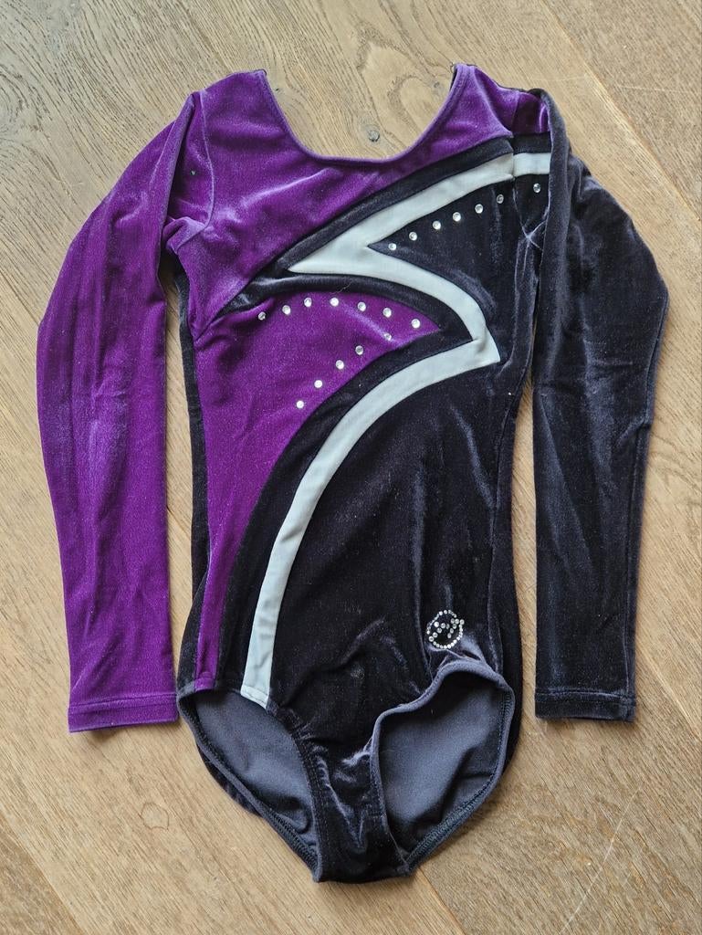 Turnpakje maat 128 - HBC, Sport en Fitness, Turnen, Kindermaat 122 t/m 140, Ophalen, Turnpak(je)