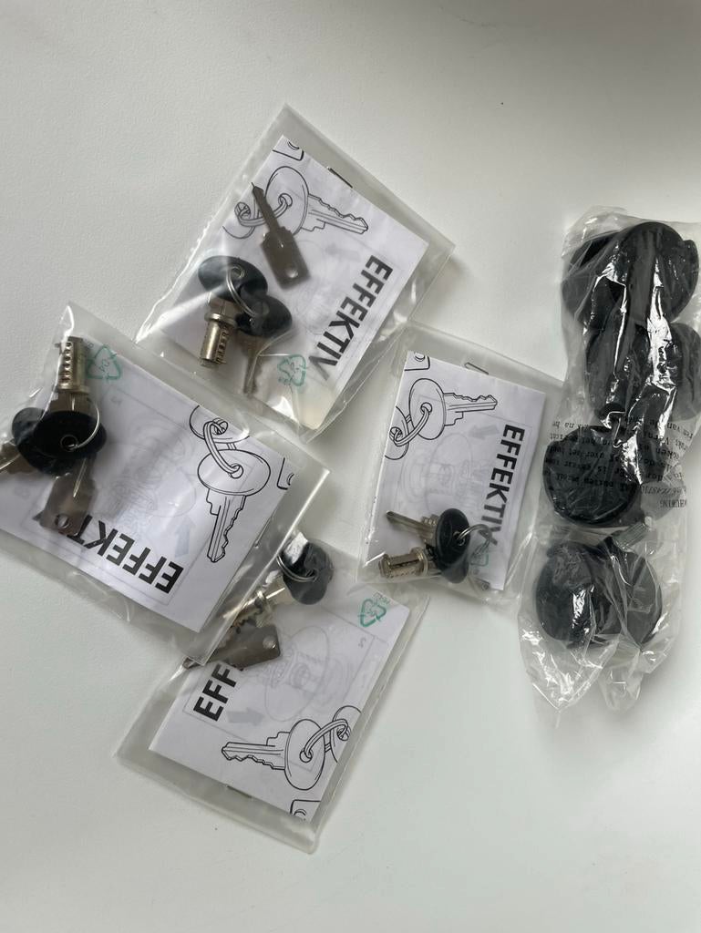 Ikea Effektiv, sloten en wieltjes (onderdelen voor de kast), Ophalen of Verzenden, Zo goed als nieuw