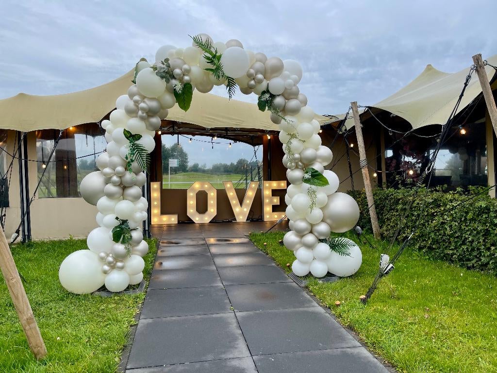 Licht Letter LOVE, Hobby en Vrije tijd, Feestartikelen | Verhuur, Ophalen, Zo goed als nieuw, Geboorte of Huwelijk