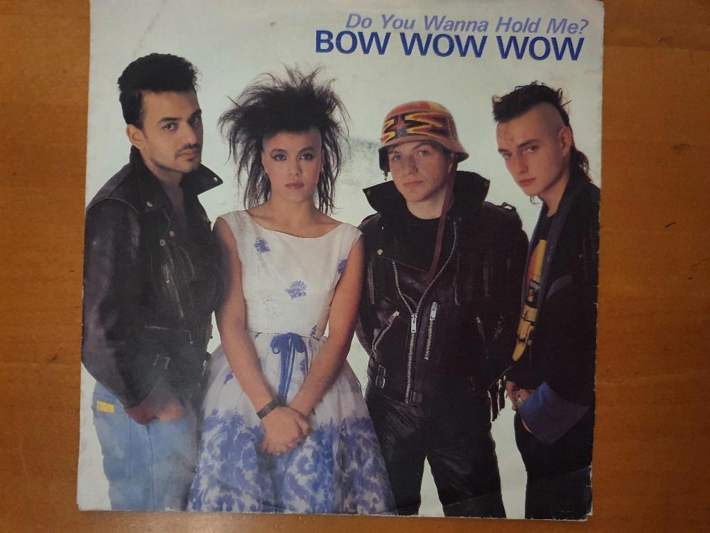 Bow Wow Wow  'Do you wanna hold me'  vinyl single  1983, 7 inch, Single, Ophalen of Verzenden, Zo goed als nieuw