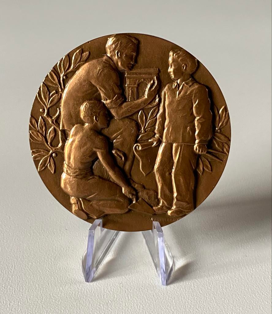 MEDAILLE APPRENTISSAGE DU BATIMENT ET TRAVAUX PUBLIQUES, Ophalen of Verzenden, Brons, Buitenland