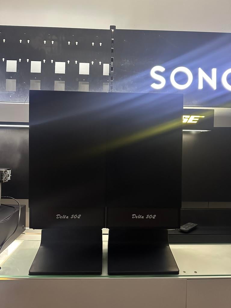 Wharfedale Delta 50.2 – vintage Britse 2-weg speakers, Info@adoswitgoed.nl, Kamerlingh Onnestraat 8, Wijchen, Refurbished, Front, Rear of Stereo speakers