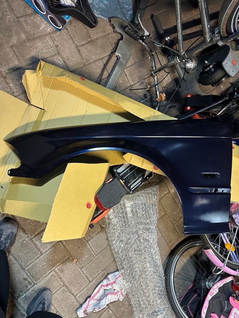 Nieuw linker voorspatbord BMW E46 Sedan, Auto-onderdelen, Carrosserie en Plaatwerk, Voor, Nieuw, Ophalen of Verzenden, Spatbord