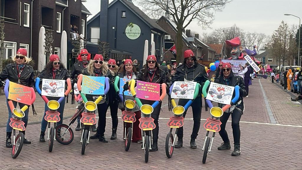 10 motorfietsen voor carnavalsloopgroep inclusief kleding., Ophalen, Zo goed als nieuw, Overige typen, Carnaval