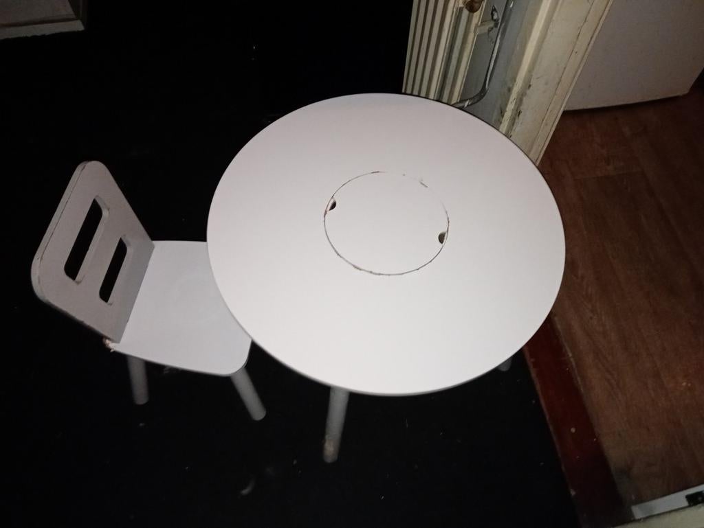 KinderSpeeltafel en stoel met opberg net in tafel  met dekse, Kinderen en Baby's, Kinderkamer | Tafels en Stoelen, Ophalen, Tafel(s) en Stoel(en)