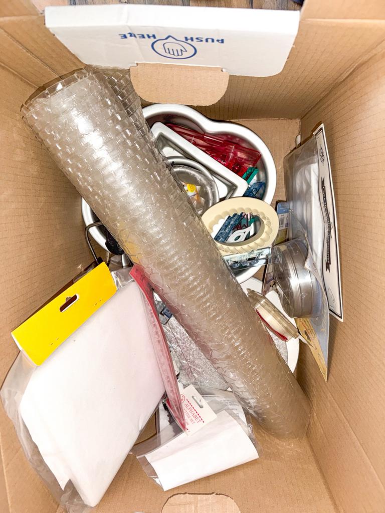 Doos bakspullen decoratiemateriaal voor taart en cupcakes, Hobby en Vrije tijd, Taarten en Cupcakes maken, Ophalen of Verzenden