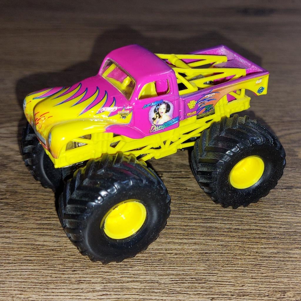 Hot Wheels Monster Jam LIL' MISS DANGEROUS (small wheels), Ophalen of Verzenden, Zo goed als nieuw, Auto