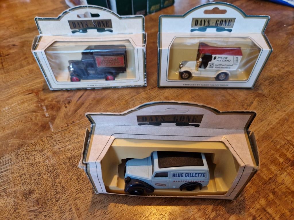 Model  days gone serie, Ophalen of Verzenden, Bus of Vrachtwagen