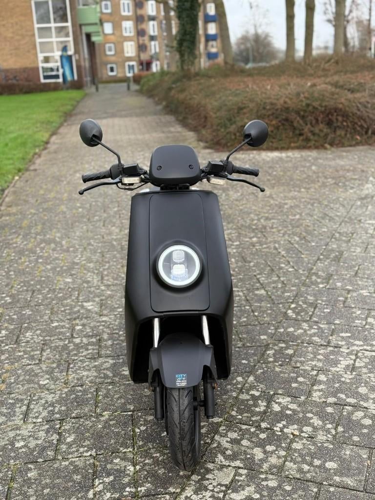 NIU N1S 100% ELECTRIC 1058KM BJ2017 45KM, Fietsen en Brommers, Brommers | Overige merken, Gebruikt, Maximaal 45 km/u, Ophalen
