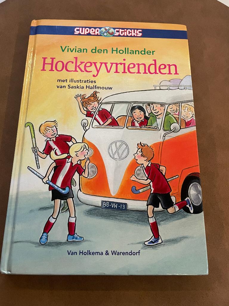 Hockey Vrienden, Vivian den Hollander, Ophalen of Verzenden, Zo goed als nieuw, Fictie