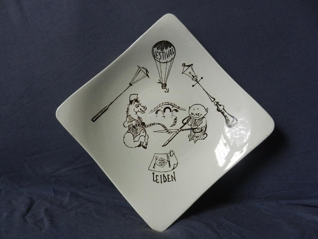 Schaal 77 e lustrum VESTIVAL RU Leiden 1960 Goedewaagen ex 1, Ophalen of Verzenden