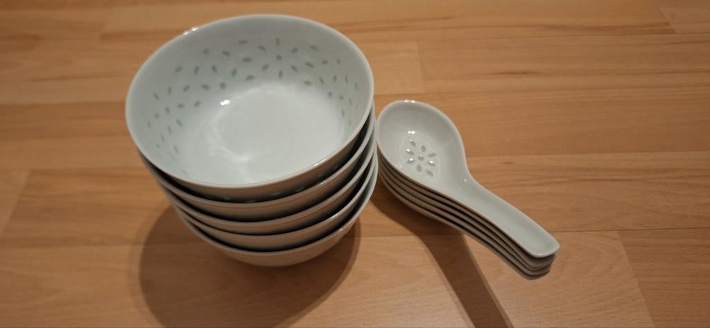 Chinese soepkommen met lepel, Huis en Inrichting, Keuken | Servies, Ophalen of Verzenden, Aardewerk, Overige stijlen, Kom(men)