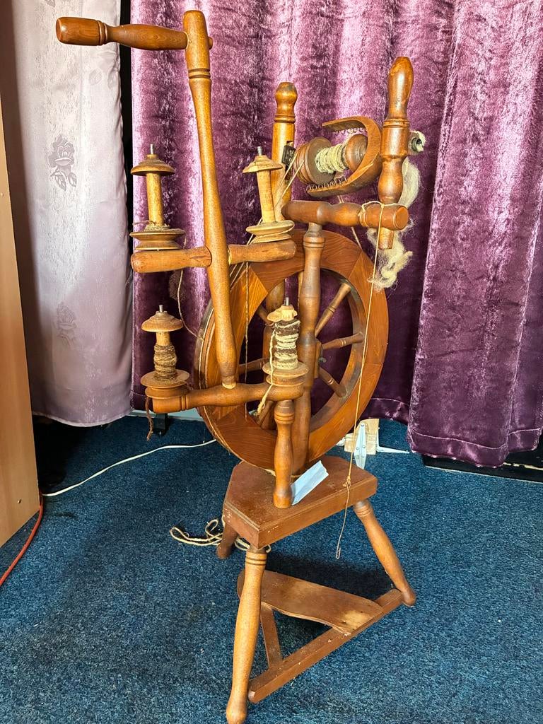 Antiek goed werkend Schippertje Spinnewiel, Hobby en Vrije tijd, Spinnewielen en Spinnen, Gebruikt, Spinnewiel, Ophalen