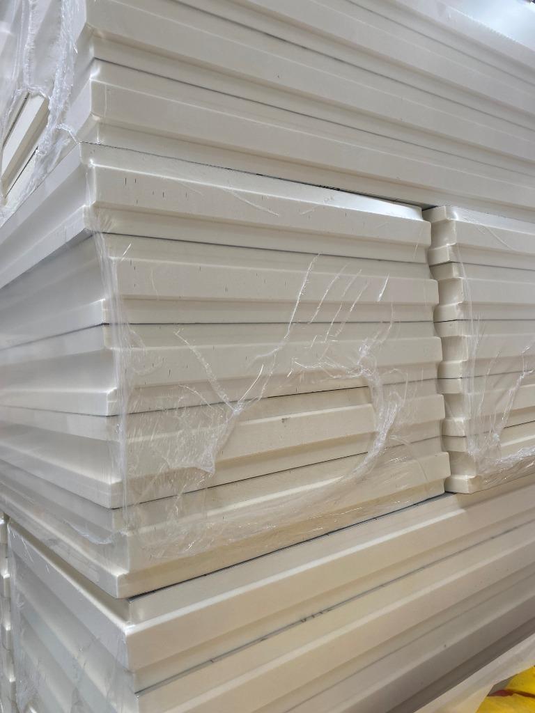 April Aktie Voor Spouw & Dak 80 & 100 mm A-Keus. € 10.50