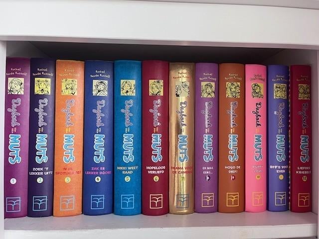 Dagboek van een Muts deel 1 t/m 12 per stuk EUR 7,50, Ophalen, Zo goed als nieuw, Fictie