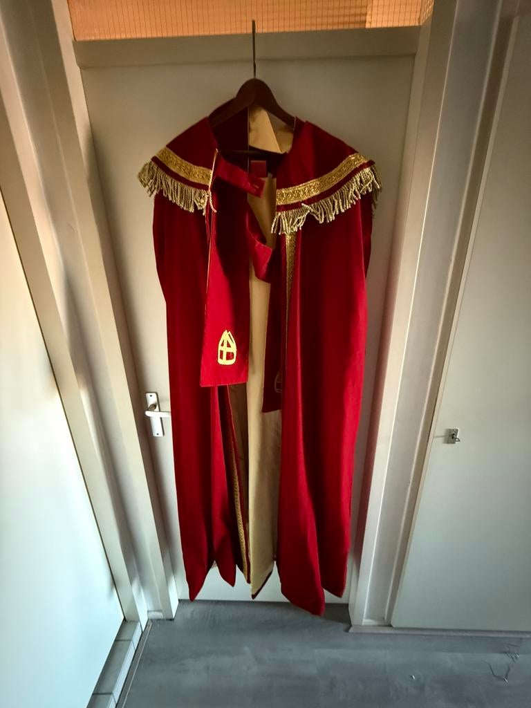 Sinterklaas outfit, Ophalen, Zo goed als nieuw