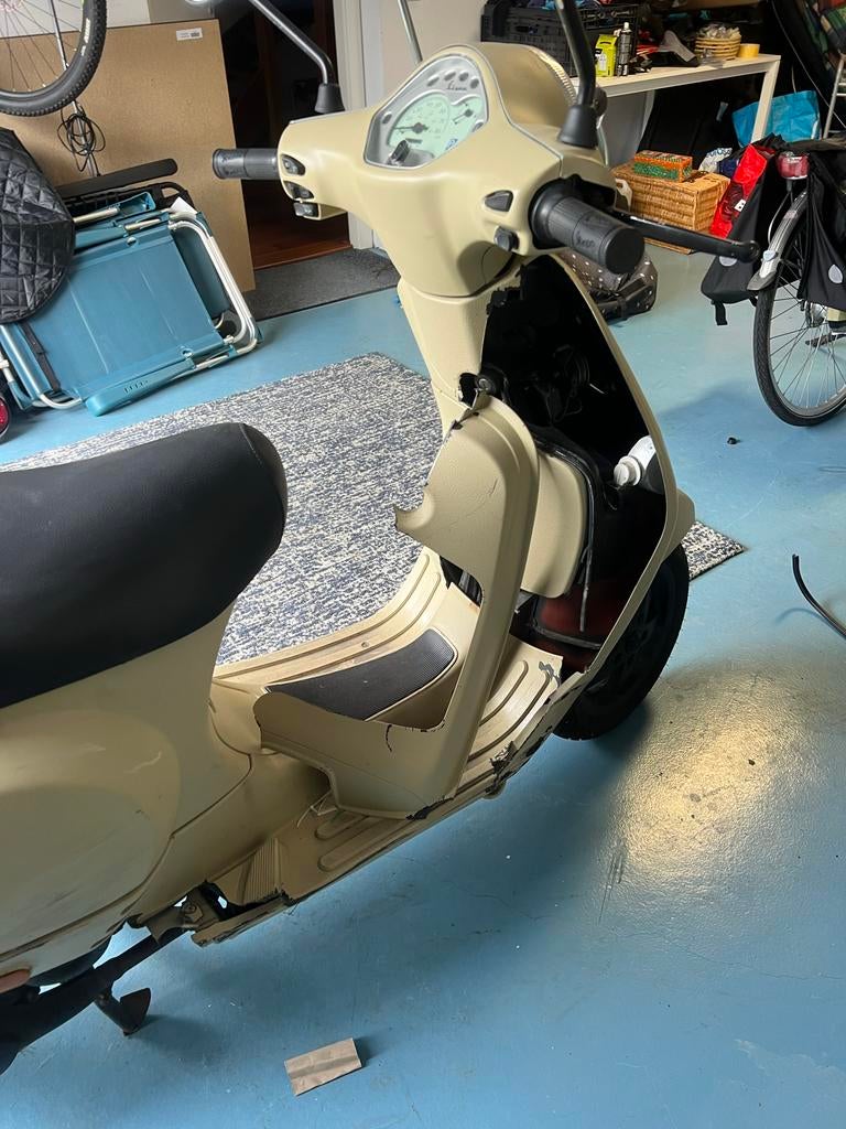 Vespa LX 50 - Bouwjaar 2010 - Rijdt goed, Fietsen en Brommers, Scooters | Vespa, Ophalen, Gebruikt, Maximaal 45 km/u, Benzine