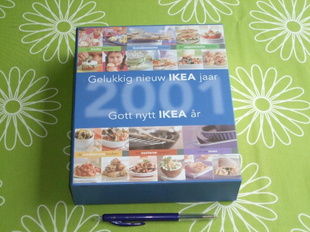 IKEA kookboeken box - Gelukkig nieuw IKEA jaar 2001, Boeken, Kookboeken, Hoofdgerechten, Vegetarisch, Ophalen of Verzenden, Zo goed als nieuw