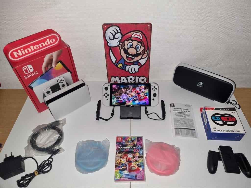 NINTENDO SWITCH OLED MODEL (2024) MARIO KART BUNDEL, Spelcomputers en Games, Switch OLED, Gebruikt, Met 2 controllers, Ophalen of Verzenden