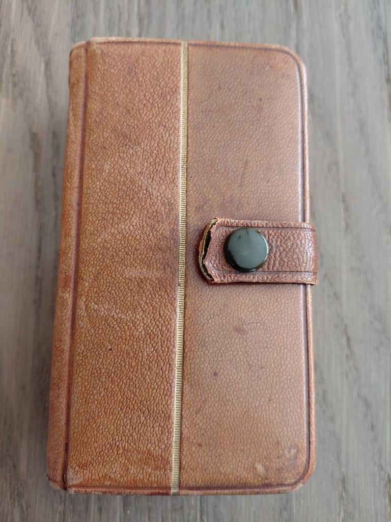 Klein oud boekje met leren kaft, bijbel nieuwe testament, Antiek en Kunst, Antiek | Boeken en Bijbels, Ophalen of Verzenden