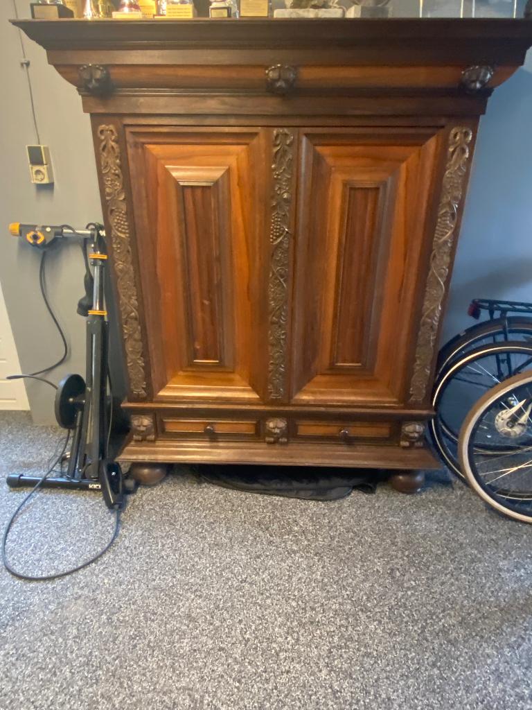 Kabinetkast, Ophalen