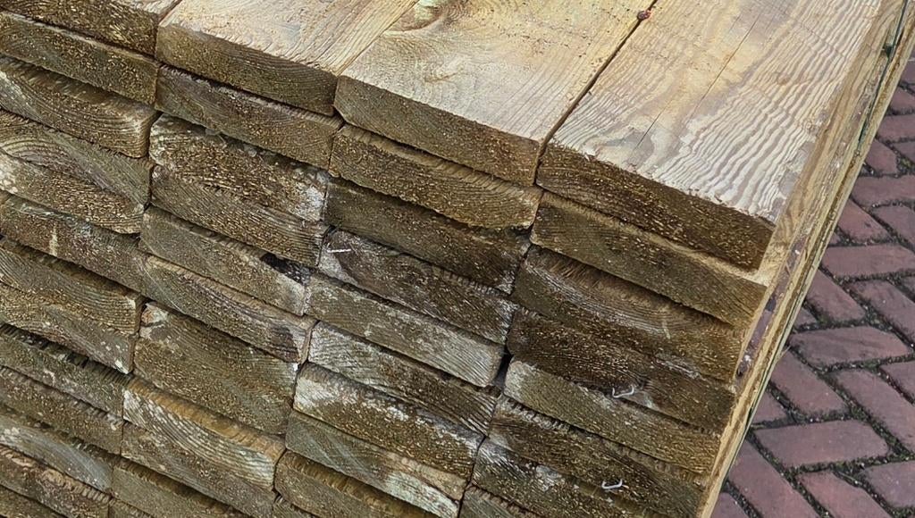 Geïmpregneerde Planken – Fijnbezaagd 2.5x10.0 cm