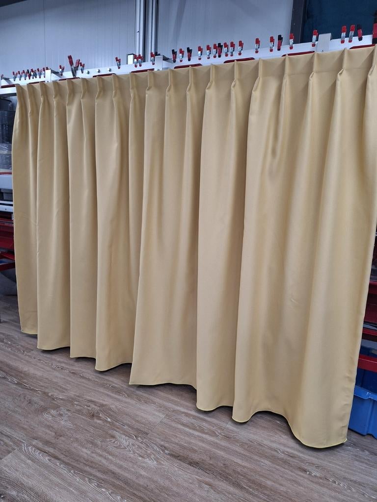 Gele verduisterende gordijnen 146hoog bij 175breed x2 (350), Huis en Inrichting, Ophalen of Verzenden, 200 cm of meer, 200 cm of meer