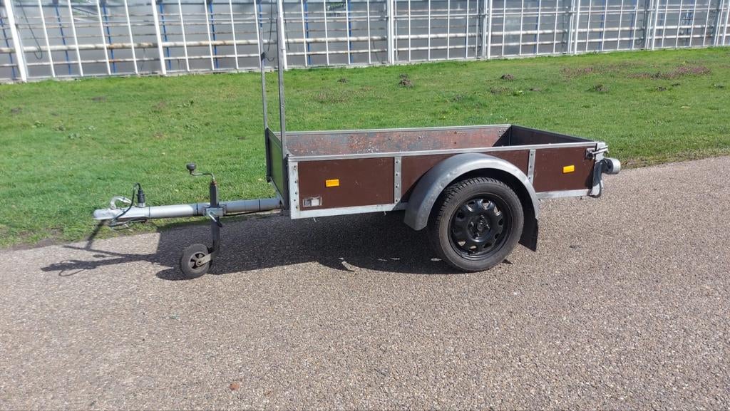 Nette enkelassige aanhangwagen, Ophalen, Gebruikt