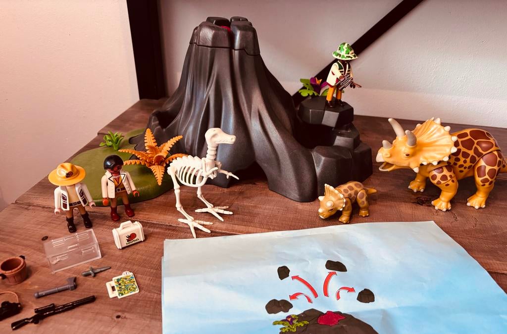 Playmobil set 4170 met vulkaan en dinosaurussen, Kinderen en Baby's, Speelgoed | Playmobil, Ophalen of Verzenden, Gebruikt, Complete set