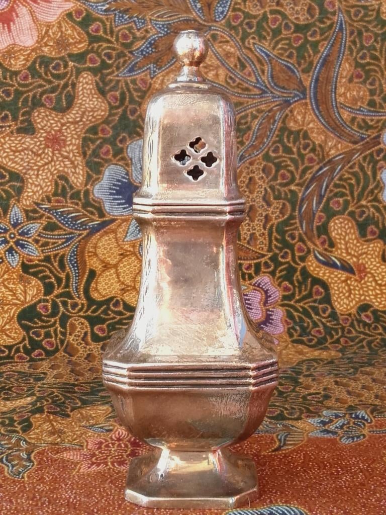 Mooie antieke silverplate strooier uit Engeland 14,5 cm., Antiek en Kunst, Ophalen of Verzenden