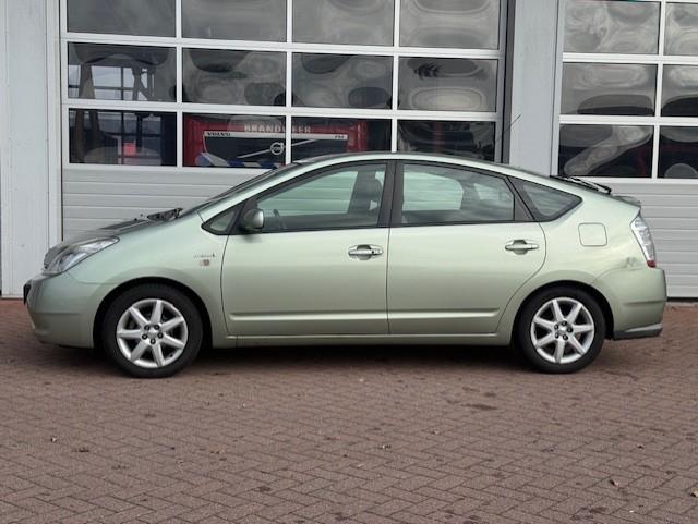 Toyota Prius 1.5 VVT-i Business Edition -Trekhaak-Keyless, 1497 cc, Gebruikt, Zwart, 4 cilinders