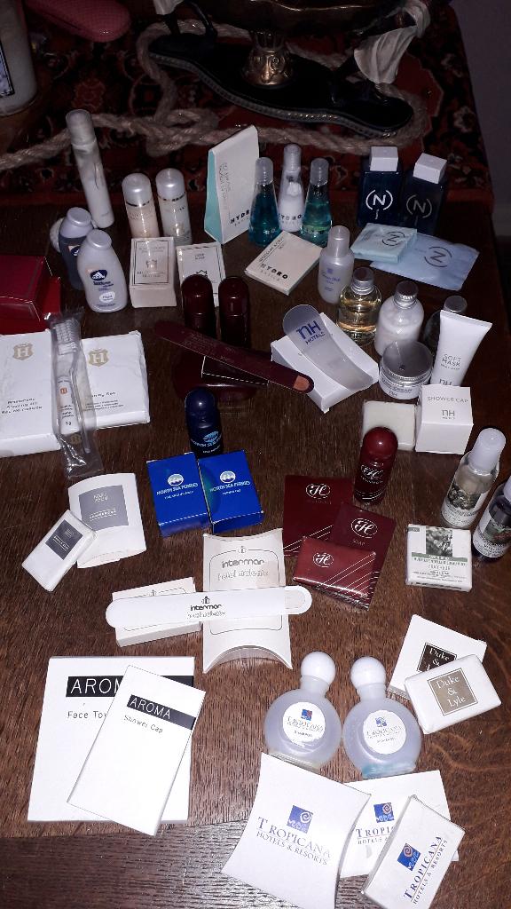 Hotel setjes. Zeepjes, badsetjes, lucifers, naaisetjes, enz., Ophalen of Verzenden, Zo goed als nieuw, Gebruiksvoorwerp