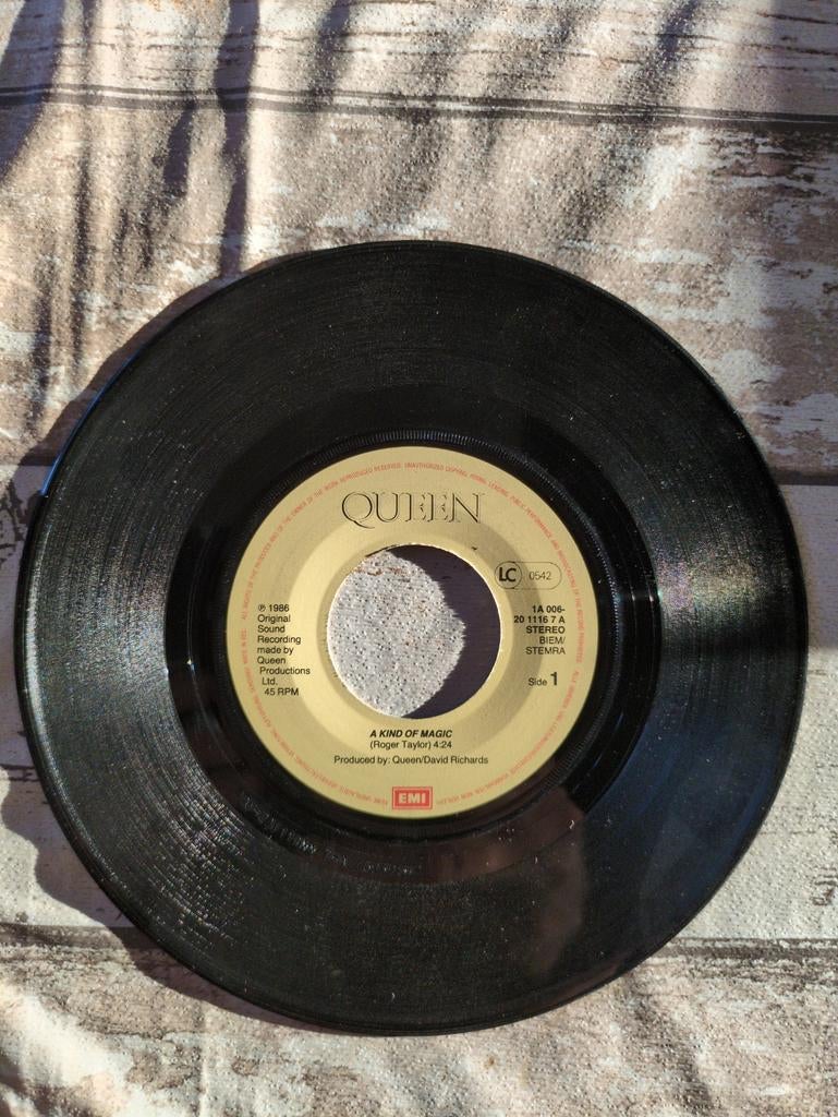 Queen - A Kind of Magic 7 inch single (1986), Gebruikt, 7 inch, Single, Ophalen of Verzenden