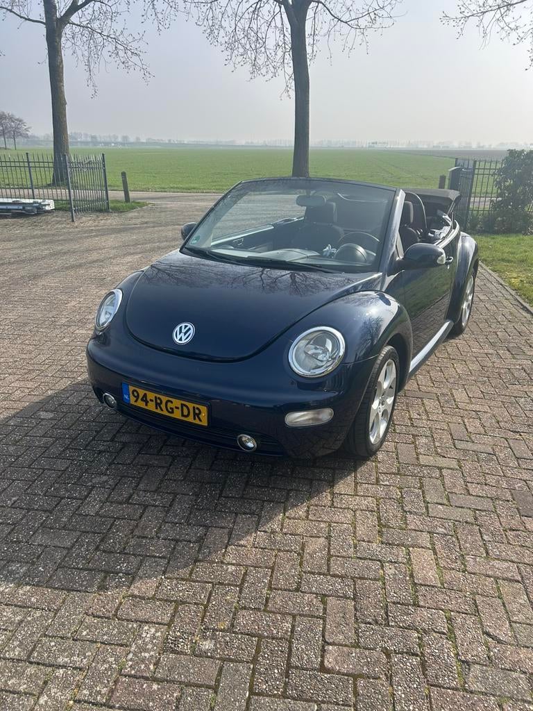 Paas aanbieding Volkswagen Beetle 1.6 Cabriolet 75KW 2005, Stof, 4 cilinders, Cabriolet, 75 €/maand