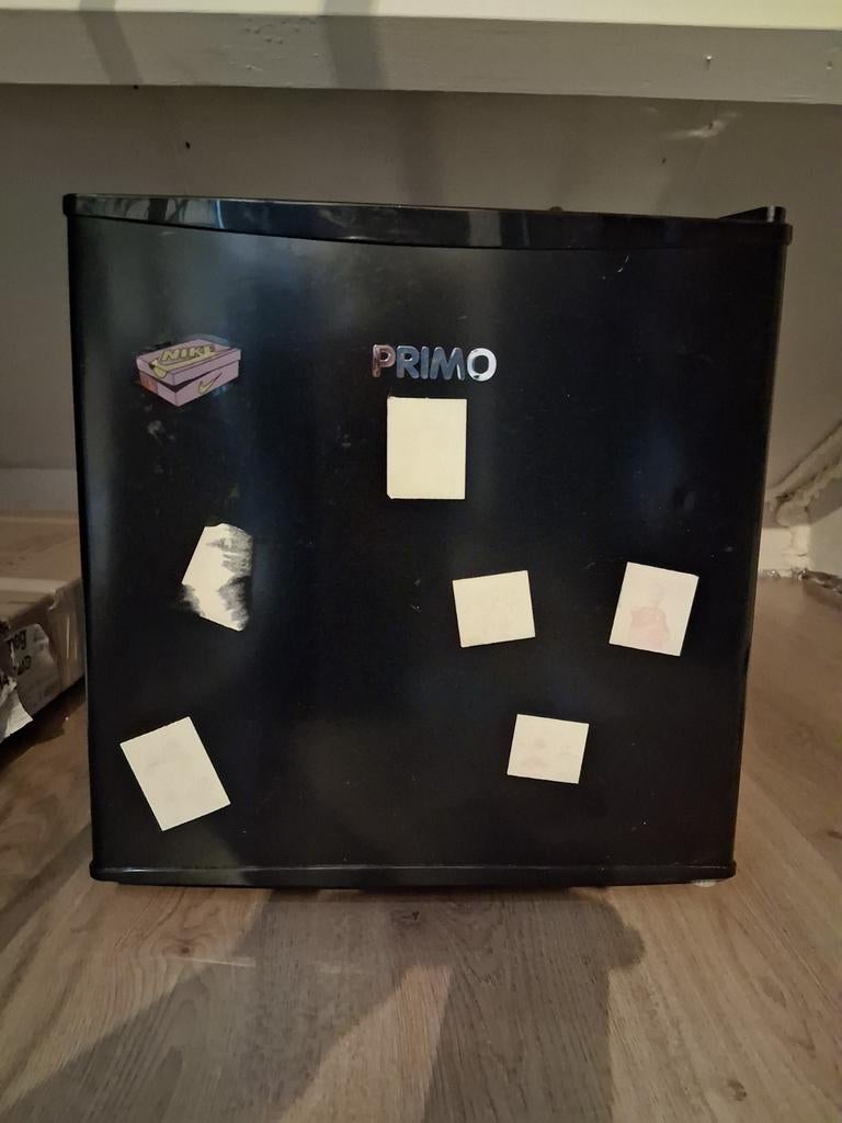 Primo mini koelkast, Witgoed en Apparatuur, Koelkasten en IJskasten, Minder dan 75 liter, Ophalen, Met vriesvak, Minder dan 85 cm