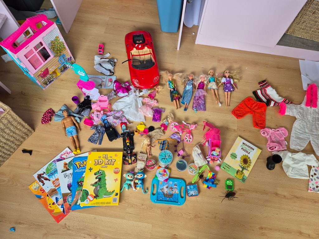 Grote speelgoedset met poppen, auto en huis, Ophalen of Verzenden, Gebruikt, Jongen of Meisje