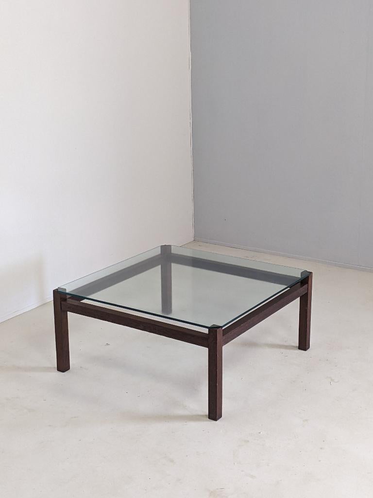 Vintage Kho Liang Ie salontafel in wengé en glas, Huis en Inrichting, Tafels | Salontafels, Gebruikt, Minder dan 50 cm, 50 tot 100 cm