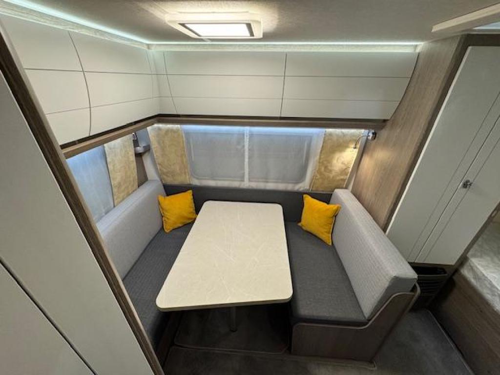 Hobby On Tour 390 SF 2026 + voorraam nu voor €23950, Hobby, Bedrijf, Treinzit, 750 - 1000 kg