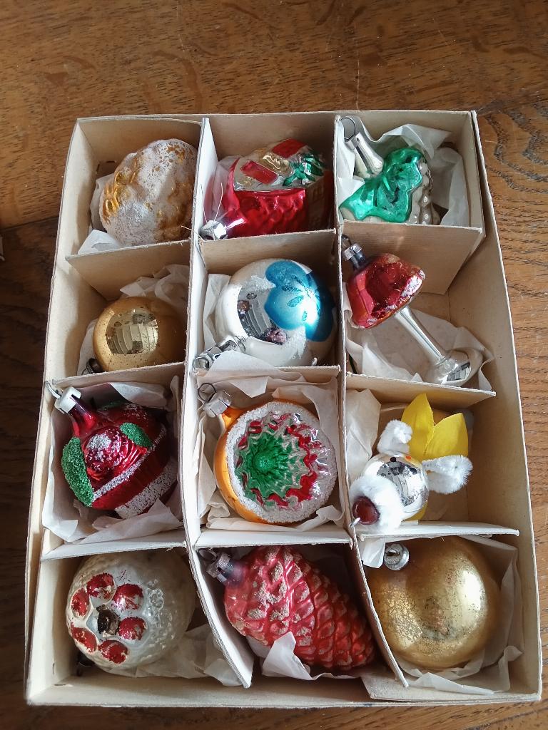 doos 1 bestaat uit 12 oude glazen kerstballen, Diversen, Kerst, Ophalen of Verzenden, Gebruikt