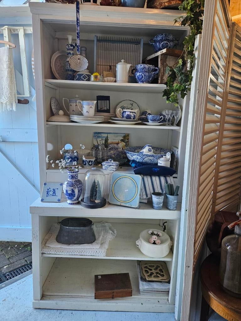 Grote open oude brocante witte kast. 2-delig, Ophalen