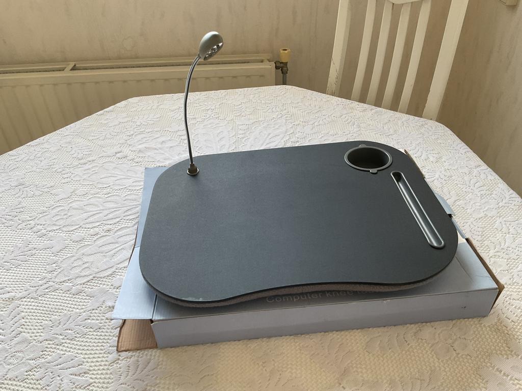 Nieuw laptop schootkussen met lamp., Ophalen of Verzenden, Nieuw, Overige vormen, Kunststof