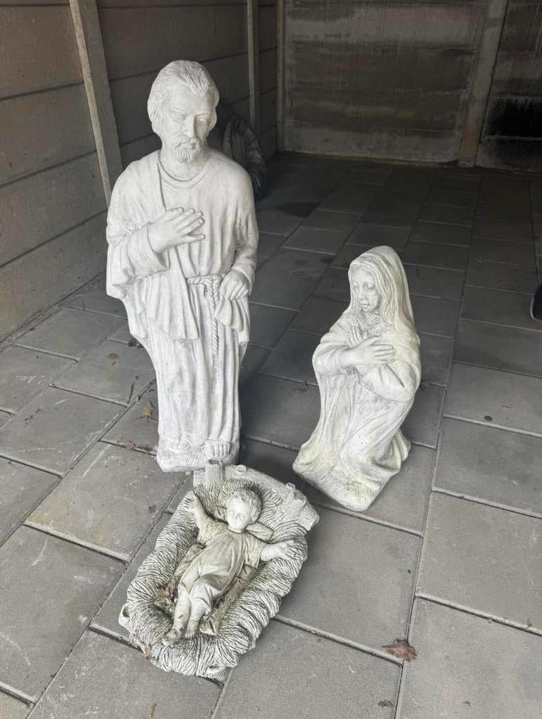 Betonnen kerstgroep beelden, Ophalen