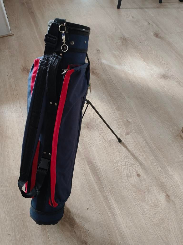 2x Golftas klein met veerpoot. 1 rode en 1 blauwe, Ophalen, Tas