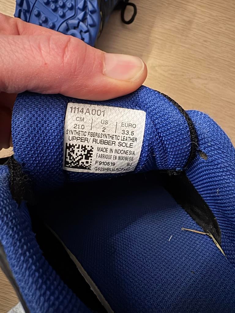 Asics kunstgrasschoenen maat 33,5, Kinderen en Baby's, Kinderkleding | Schoenen en Sokken, Ophalen of Verzenden, Zo goed als nieuw